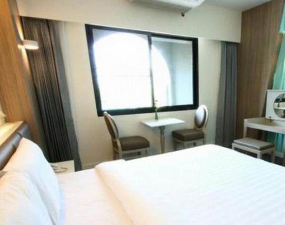 Hotel PAPA Bangkok Siriraj Bagian luar foto