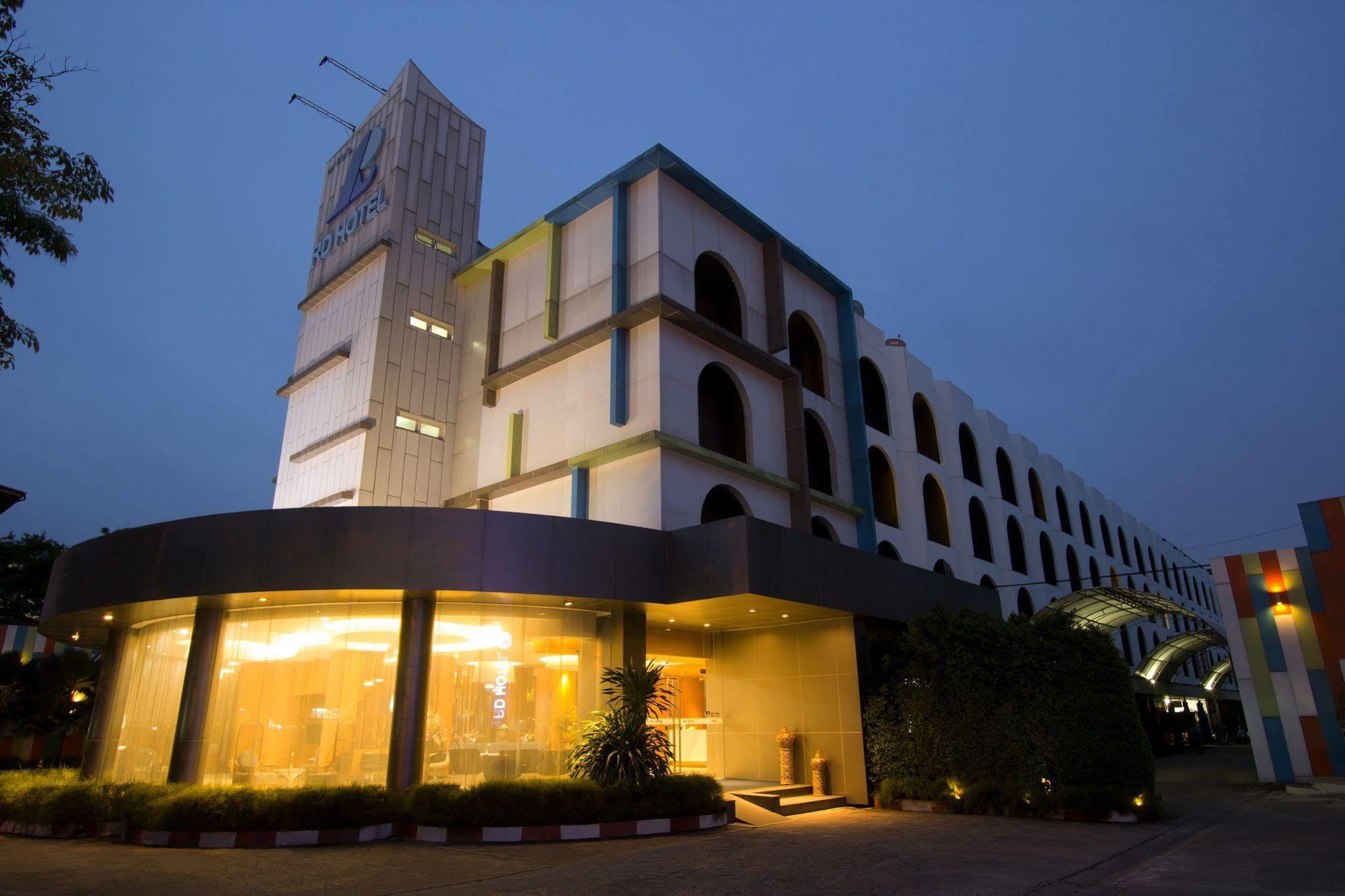 Hotel PAPA Bangkok Siriraj Bagian luar foto