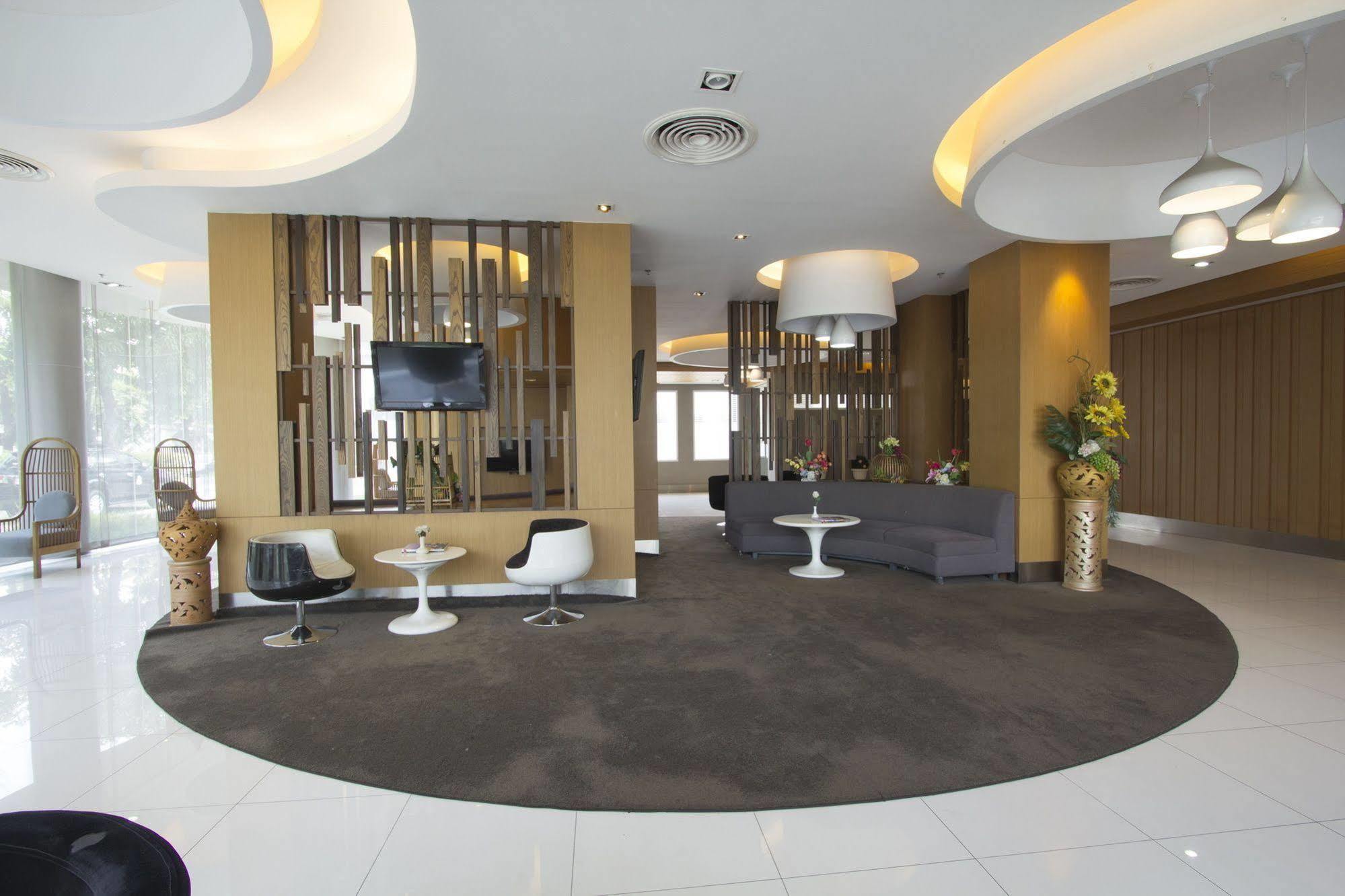 Hotel PAPA Bangkok Siriraj Bagian luar foto