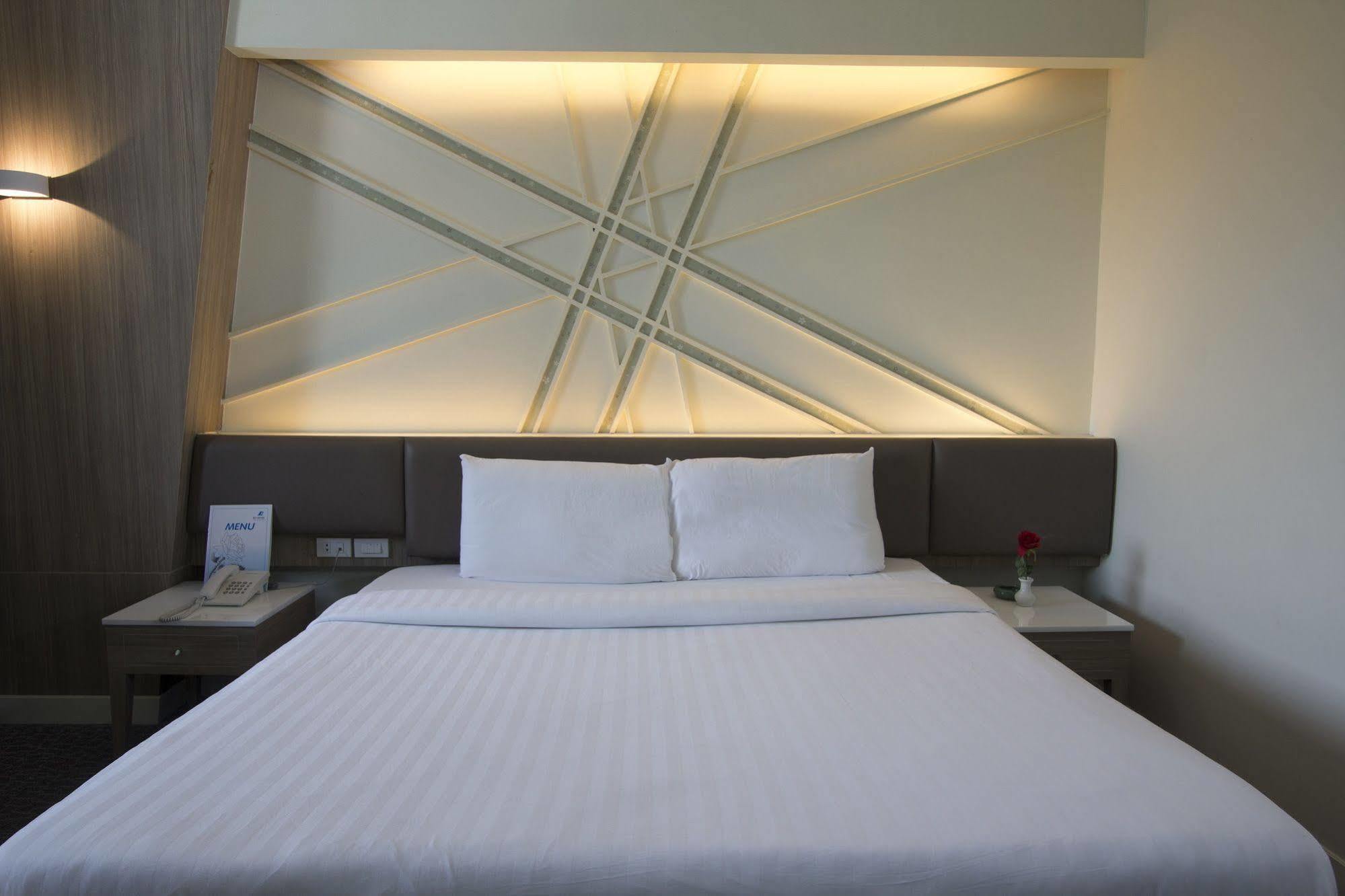 Hotel PAPA Bangkok Siriraj Bagian luar foto