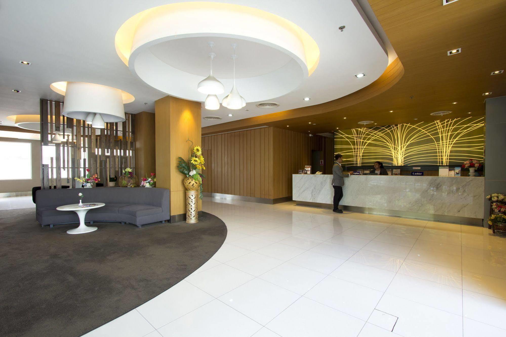 Hotel PAPA Bangkok Siriraj Bagian luar foto