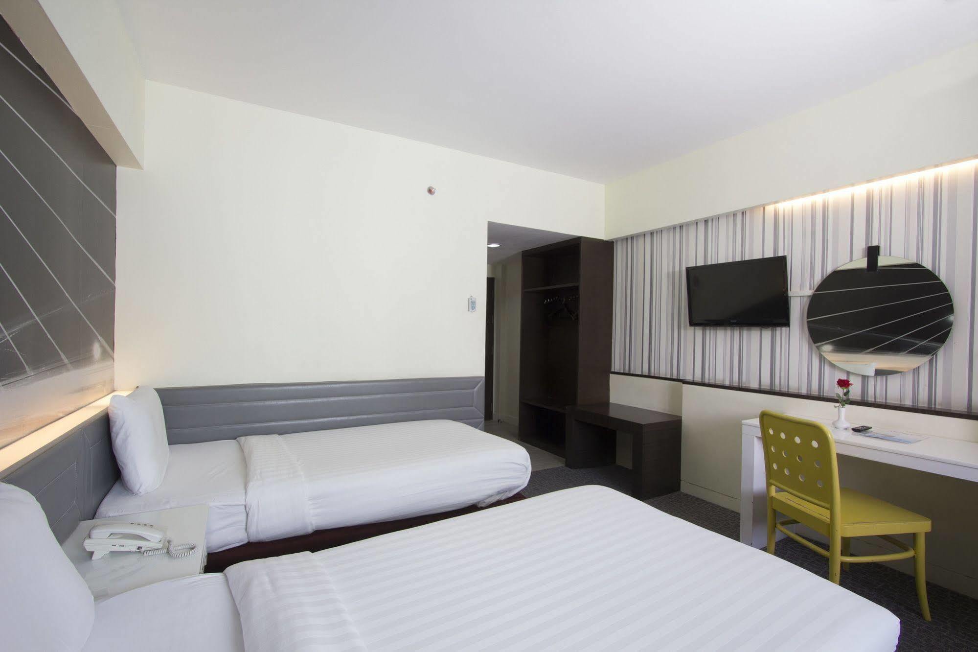 Hotel PAPA Bangkok Siriraj Bagian luar foto